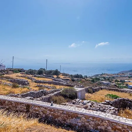 Sifnos- Spacious 2-bedroom House With Fantastic Yard! Country house *
