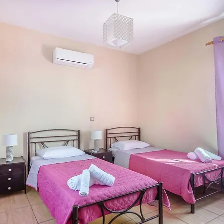 Country house Sifnos- Spacious 2-bedroom House With Fantastic Yard!