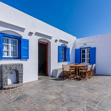 Country house Sifnos- Spacious 2-bedroom House With Fantastic Yard!